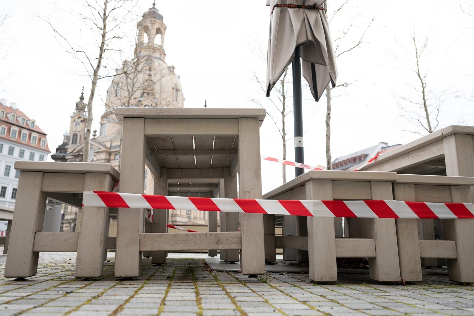 Neumarkt in Dresden: Ab dem Wochenende müssen sich die Menschen auf neue Corona-Beschränkungen einstellen.