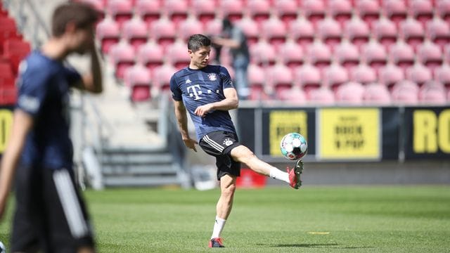 Ist nach seiner Verletzungpause zurück in Bayerns Startelf: Torjäger Robert Lewandowski. Ist nach seiner Verletzungpause zurück in Bayerns Startelf: Torjäger Robert Lewandowski.