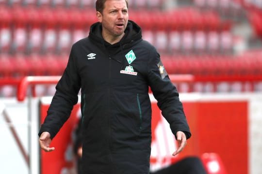 Ratlos: Florian Kohfeldt ist mit Werder Bremen wieder richtig dick im Abstiegskampf.