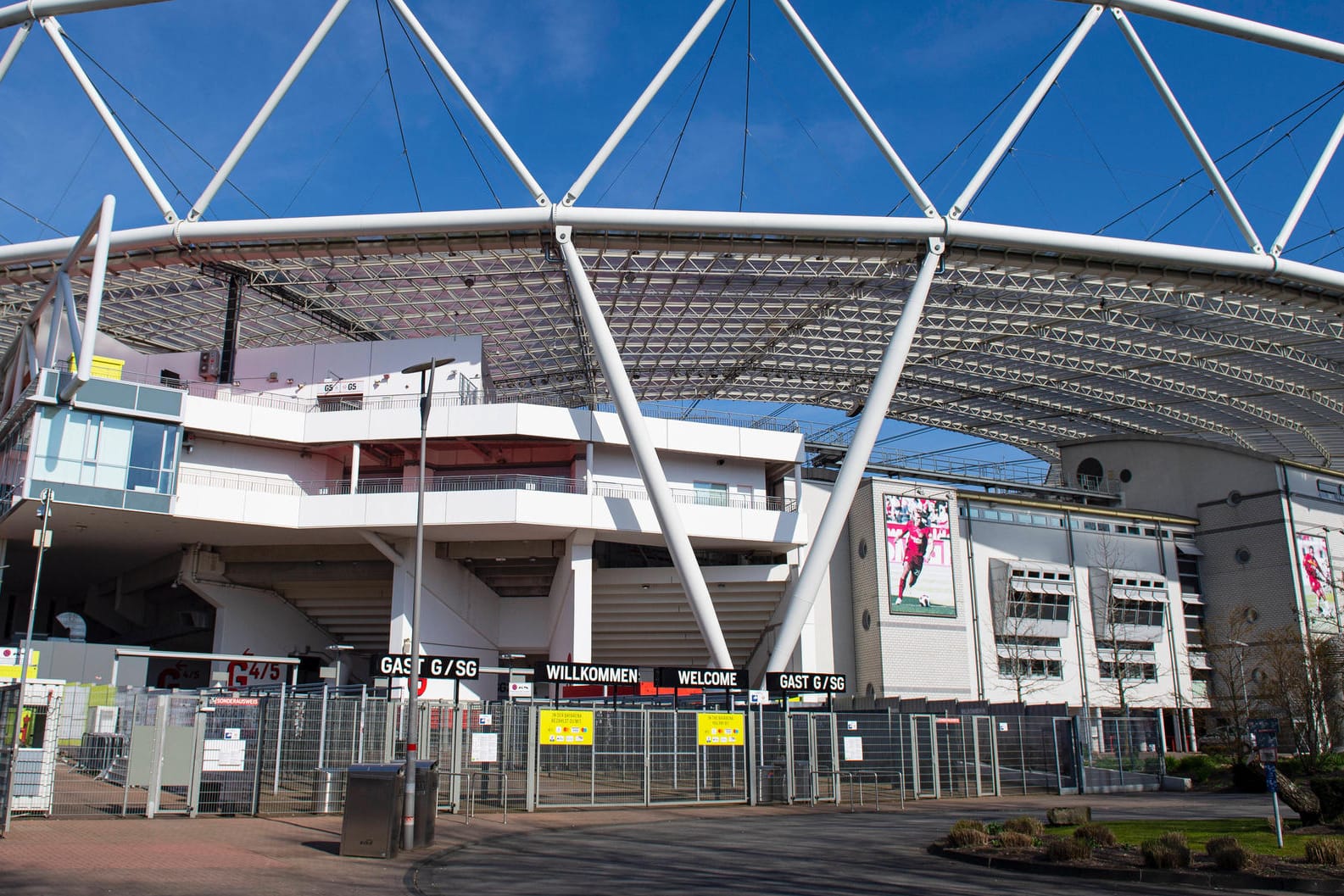 Die BayArena in Leverkusen: Während der Partie gegen Eintracht Frankfurt waren Einsatzkräfte gefragt.