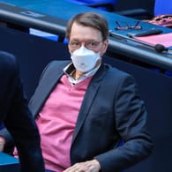 Karl Lauterbach im Bundestag (Archivbild): Der SPD-Gesundheitsexperte hat sich zur Aktion "Allesdichtmachen" geäußert.