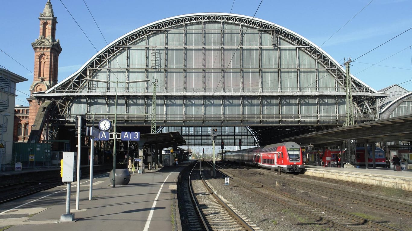 Hauptbahnhof Bremen: Ein Mann ist hier auf die Gleise gestoßen worden.