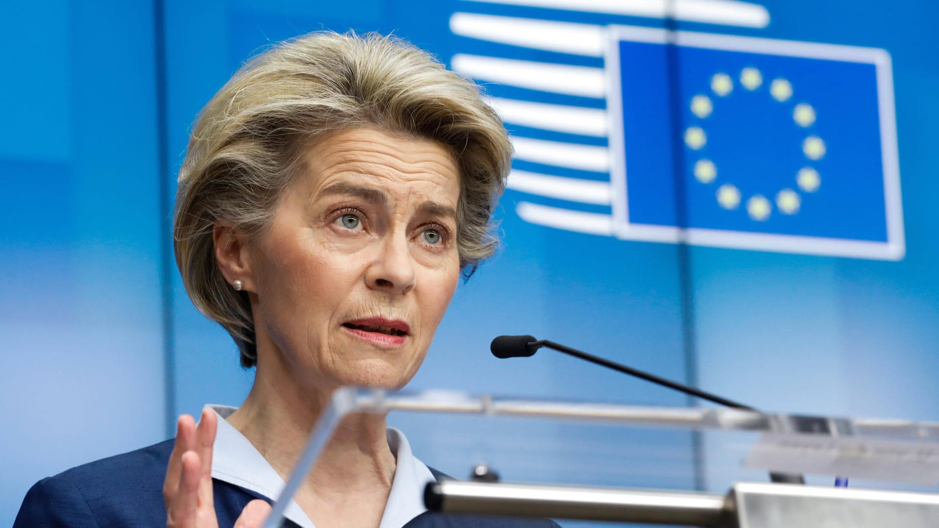 Ursula von der Leyen bei einer Pressekonferenz (Archivbild). Sie glaubt, dass geimpfte US-Touristen bald nach Europa reisen können.