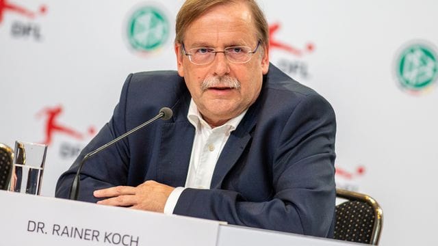 Rainer Koch ist deutlich gegen eine mögliche Ablösesumme für einen Bundestrainer. Rainer Koch ist deutlich gegen eine mögliche Ablösesumme für einen Bundestrainer.