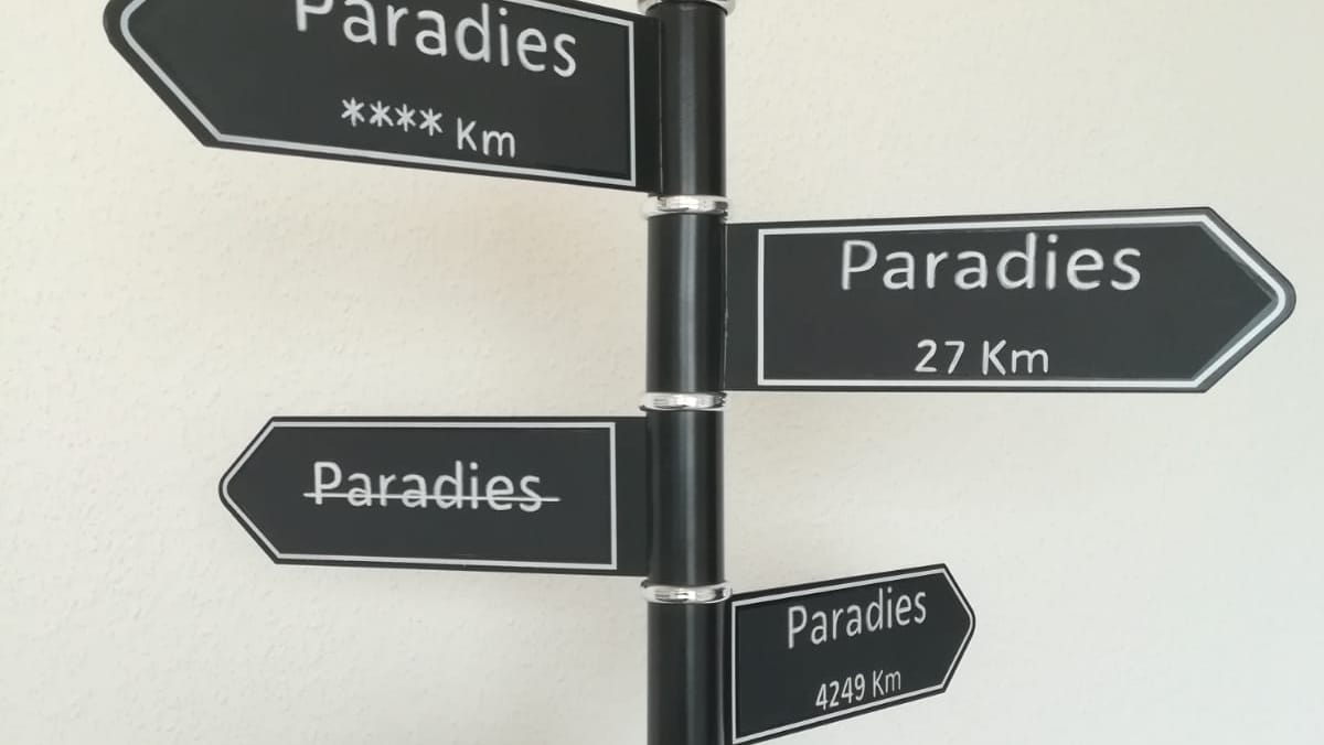 "Wo ist das Paradies": Diese Skulptur stammt von Raz Khaffaf.