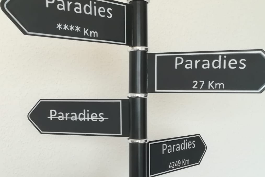 "Wo ist das Paradies": Diese Skulptur stammt von Raz Khaffaf.