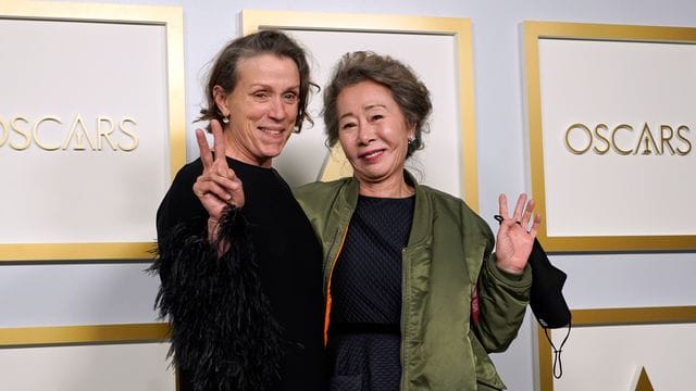 Zwei Gewinnerinnen: Frances McDormand (l) und Youn Yuh Jung.