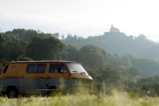 Außerhalb von Camping- und Stellplätzen ist das Übernachten im Wohnmobil oder Campingbus nur erlaubt, um die Fahrtüchtigkeit wieder zu erlangen.