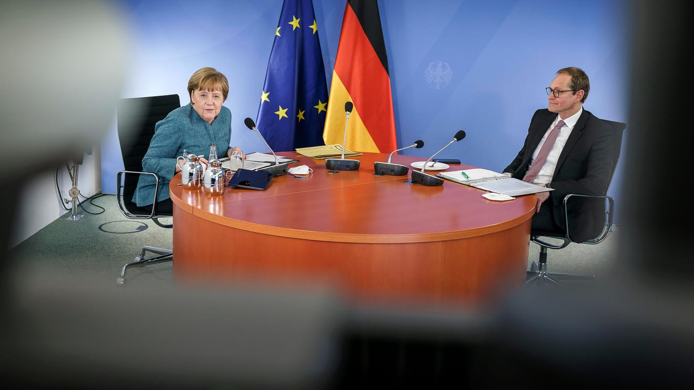 Da sind wir wieder: Kanzlerin Angela Merkel und Berlins Regierender Bürgermeister Michael Müller in der Videokonferenz am Montag