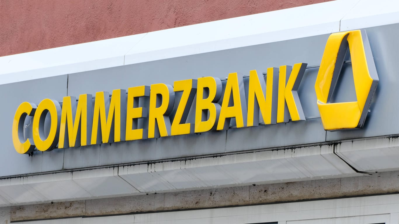 Commerzbank-Logo (Symbolbild): Das Geldhaus schafft das kostenfreie Girokonto ab.