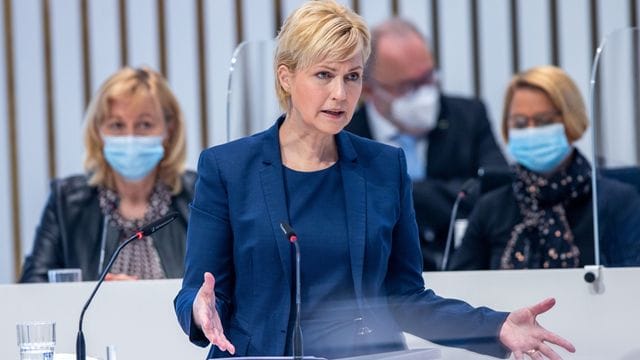 Manuela Schwesig (SPD), die Ministerpräsidentin von Mecklenburg-Vorpommern (Archivbild): Ab dem erste Mai gilt für Geimpfte in Mecklenburg-Vorpommern keine Testpflicht mehr.