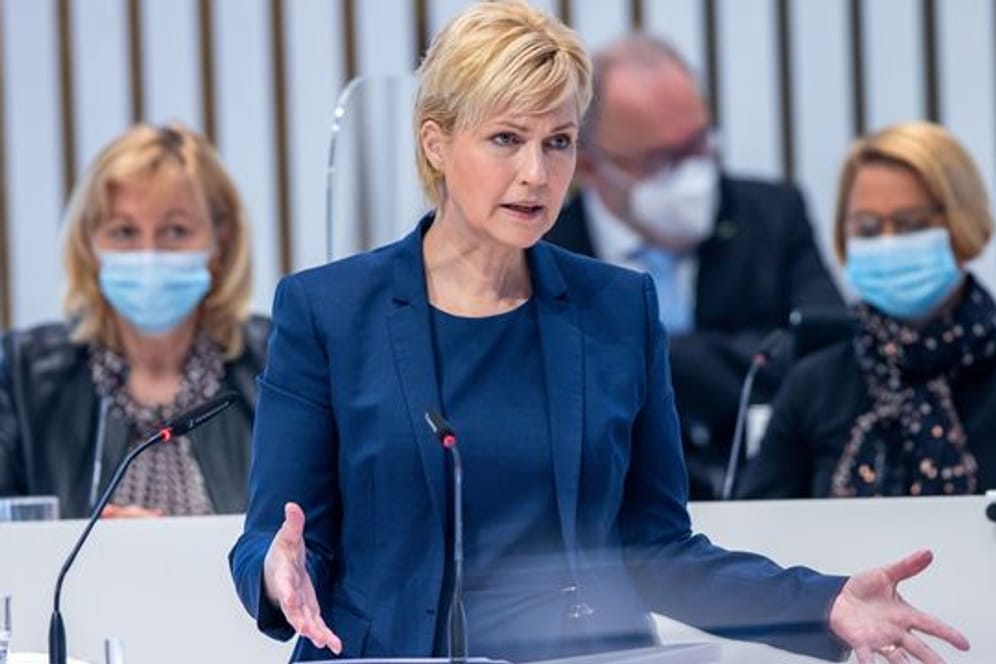 Manuela Schwesig (SPD), die Ministerpräsidentin von Mecklenburg-Vorpommern (Archivbild): Ab dem erste Mai gilt für Geimpfte in Mecklenburg-Vorpommern keine Testpflicht mehr.