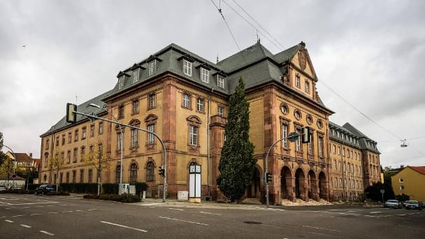 Amtsgericht Weimar: Hier hatte ein Familienrichter per Anordnung die Maskenpflicht in Schulen ausgesetzt, obwohl er dafür womöglich keine Zuständigkeit hatte.