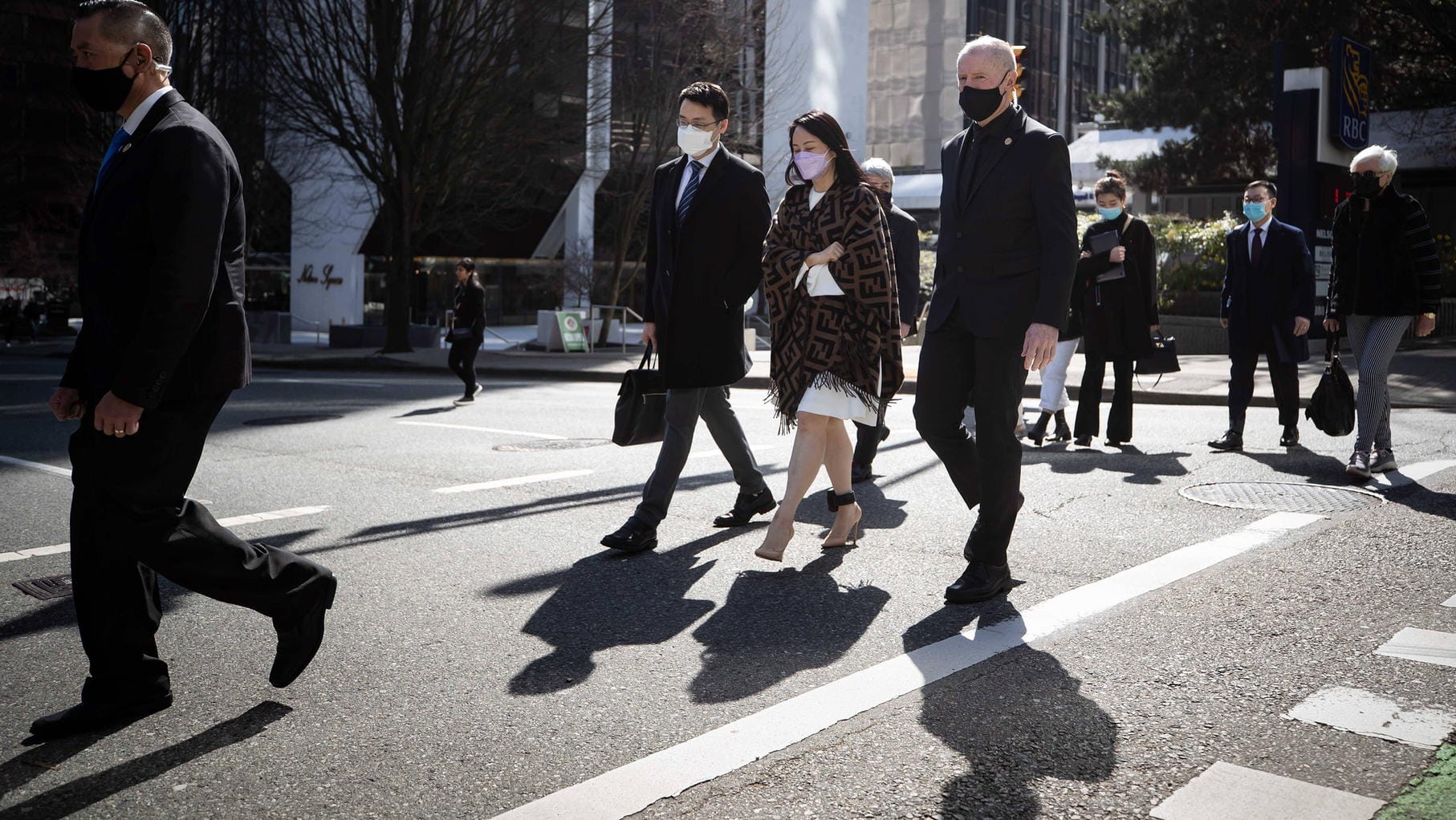 Huaweis Finanzchefin Meng Wanzhou auf dem Weg zum Gericht: Sie steht in Kanada unter Hausarrest.