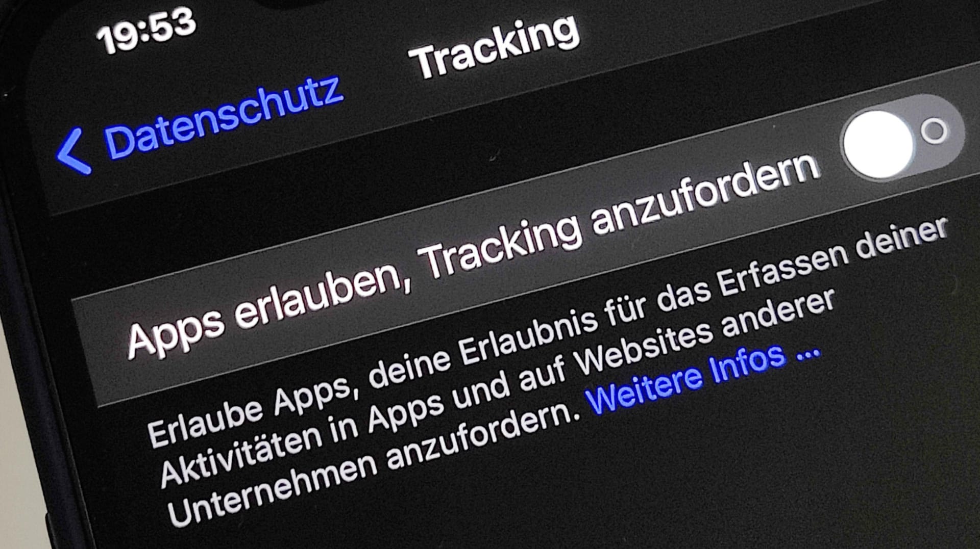 Neuer Schieber: In iOS kann man nun erstmals grundsätzlich entscheiden, ob man Tracking zulassen möchte oder nicht. Neuer Schieber: In iOS kann man nun erstmals grundsätzlich entscheiden, ob man Tracking zulassen möchte oder nicht.