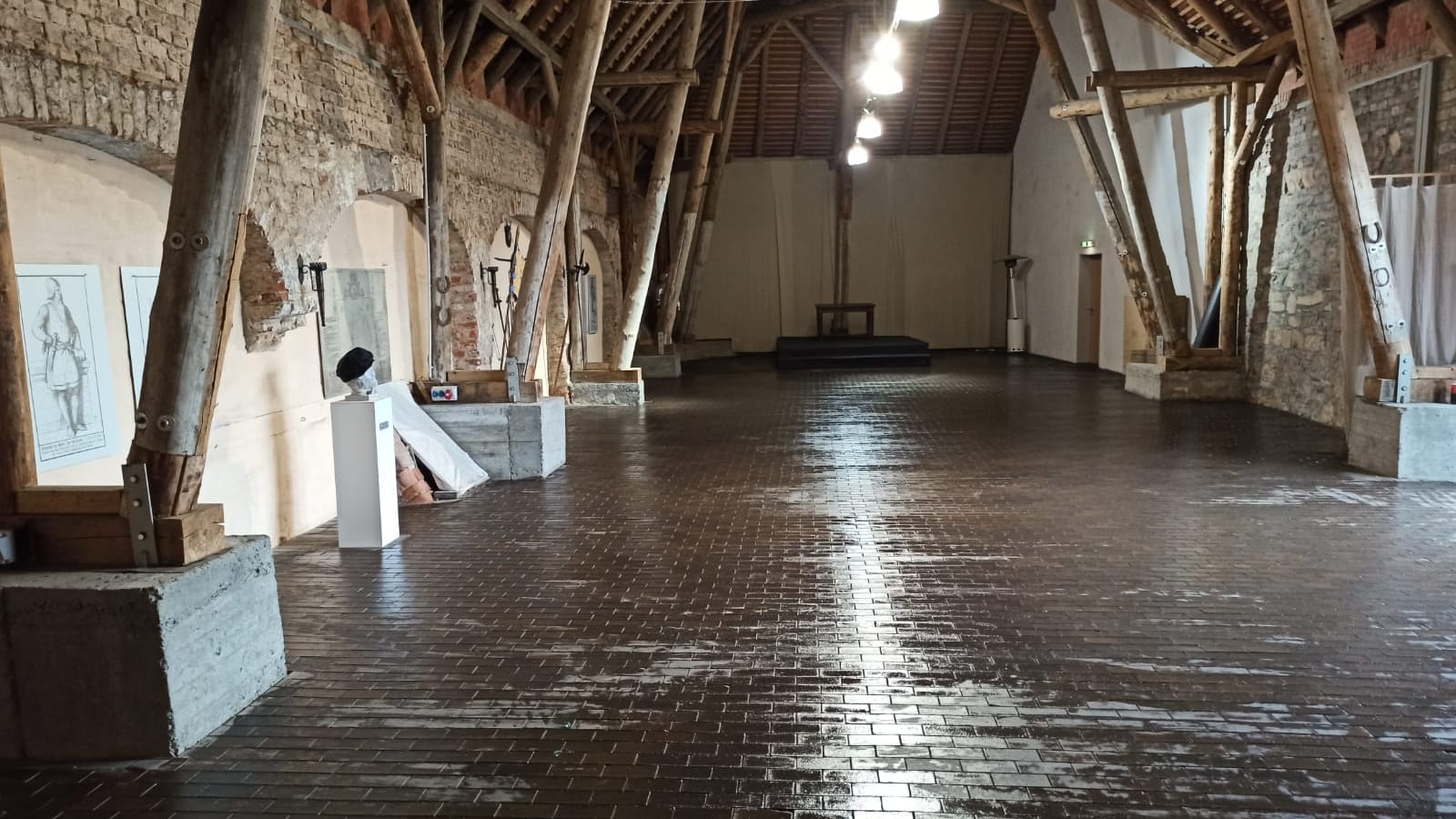 Blick in das Rittergutschloss Taucha: Unter anderem durch Mitgliedsbeiträge des Fördervereins hält sich das Gut noch über Wasser.