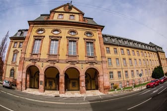 Das Amtsgericht in Weimar: Hier hat ein Familienrichter eine Entscheidung getroffen, die jetzt zu einer Hausdurchsuchung wegen des Verdachts der Rechtsbeugung geführt hat.