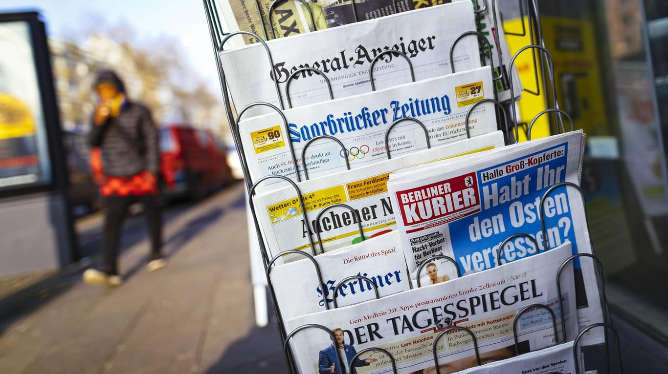 Zeitungsständer: In den letzten Jahren werden immer weniger gedruckte Zeitungen verkauft (Symbolbild).