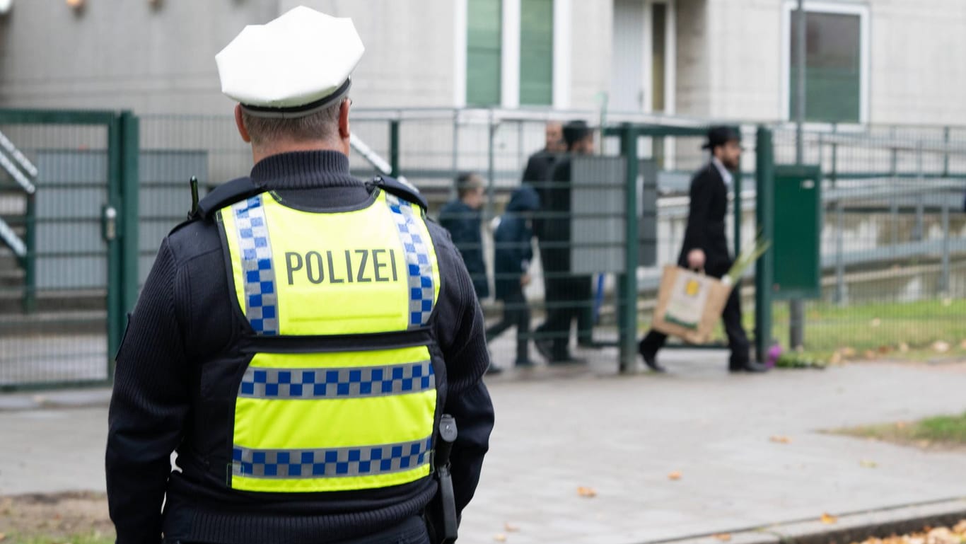 Synagoge in Hamburg: Vor dem Gotteshaus gab es im Oktober 2020 einen Anschlag auf einen jüdischen Studenten.