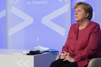 Bundeskanzlerin Merkel während ihres digitalen Gesprächs mit Kulturschaffenden: In ihrer Diskussionsrunde sprach die Kanzlerin in den letzten Monaten bereits mit Familien, Studierenden oder Sicherheits- und Rettungskräften.