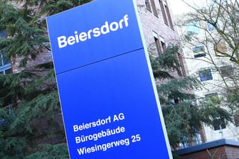 Die Geschäftsstelle der Beiersdorf AG am Wiesingerweg 25 in Hamburg-Eimsbüttel (Archivbild): Der Vorstandchefs De Loecker hört auf.