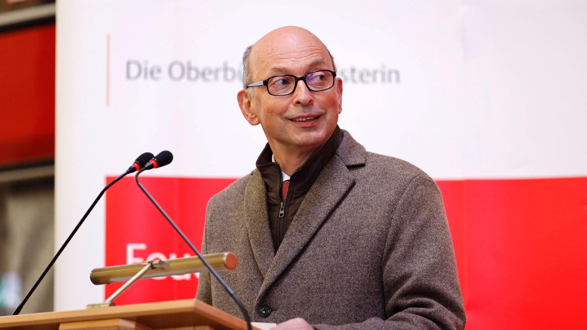 Johannes Nießen bei einer Pressekonferenz (Archivbild): Er hat sich für die Aufhebung der Impf-Reihenfolge ausgesprochen. Johannes Nießen bei einer Pressekonferenz (Archivbild): Er hat sich für die Aufhebung der Impf-Reihenfolge ausgesprochen.