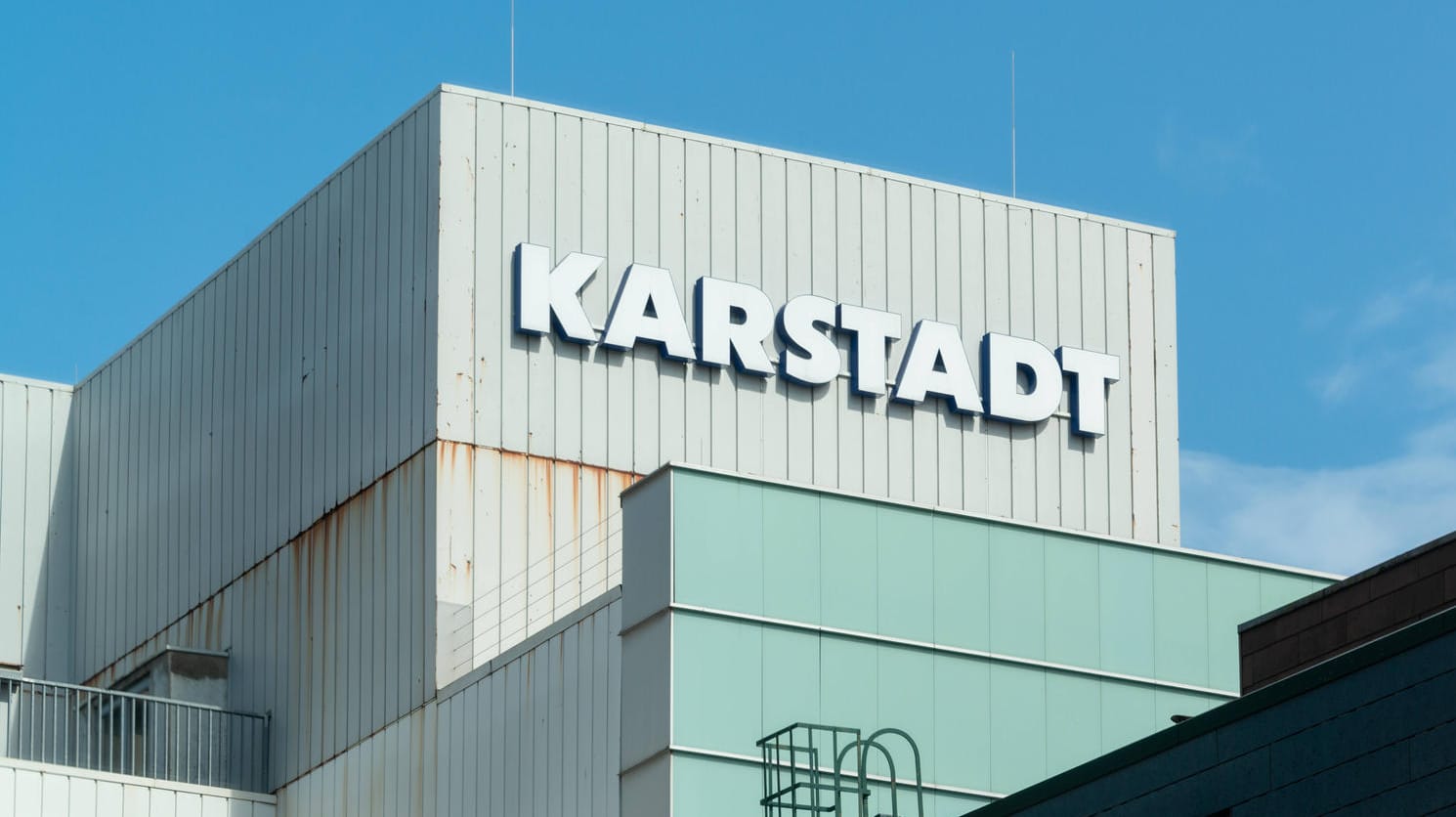 Karstadt-Filiale in Kiel (Symbolbild): Das Unternehmen hat den Strukturwandel bereits vor der Krise zu spüren bekommen.