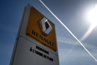 Renault-Logo (Symbolbild): In Frankreich haben Mitarbeiter des Autoherstellers fünf Manager festgehalten.