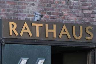 Rathaus-Schriftzug in Düsseldorf