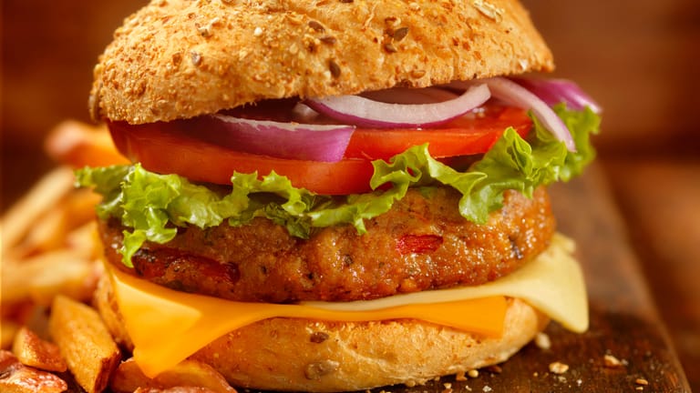 Vegetarischer Burger: Geschmacklich überzeugen die meisten vegetarischen Patties. (Symbolbild)