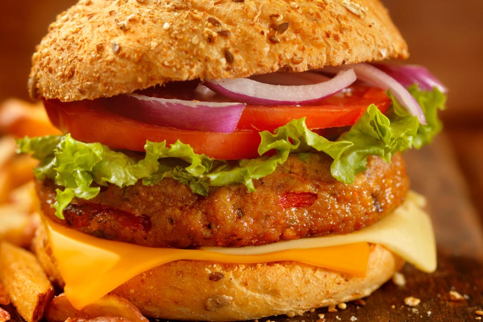 Vegetarischer Burger: Geschmacklich überzeugen die meisten vegetarischen Patties. (Symbolbild)