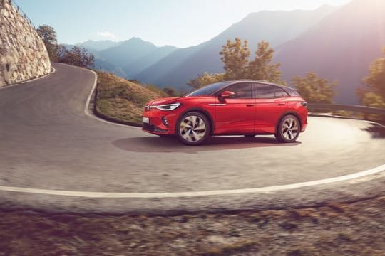 Stromschnelle: Bis zu 180 km/h bekommt der ID4 GTX Auslauf, die anderen E-Autos der ID-Reihe regelt VW bereits bei 160 km/h ab.