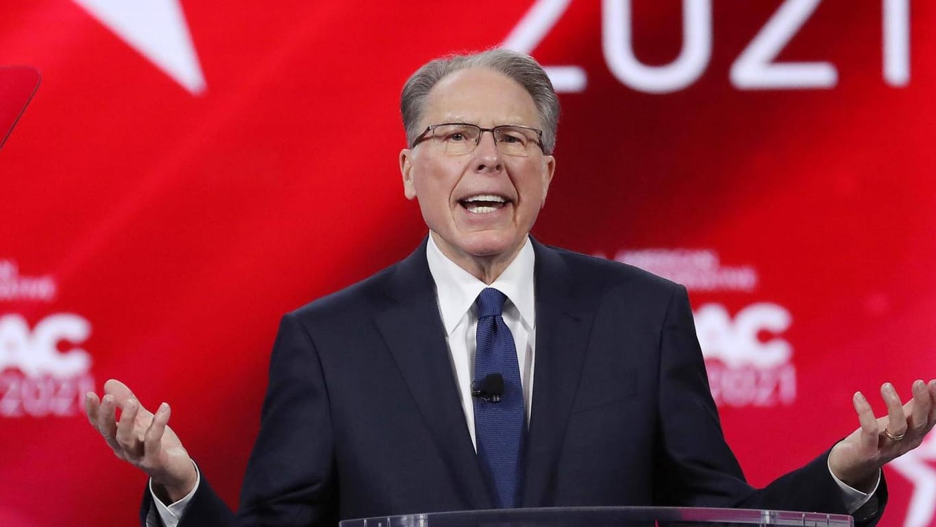 NRA-Chef Wayne LaPierre: Der Präsident der US-Waffenlobby jagte in Afrika Elefanten.