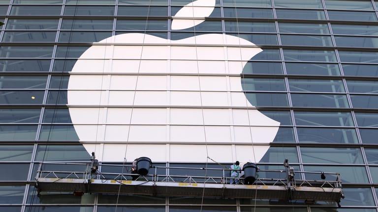 Riesiges Apple-Logo an Glasfassade: Apple zeigt zum Jahresbeginn starkes Wachstum