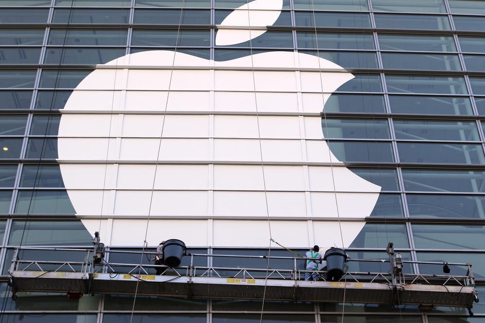 Riesiges Apple-Logo an Glasfassade: Apple zeigt zum Jahresbeginn starkes Wachstum