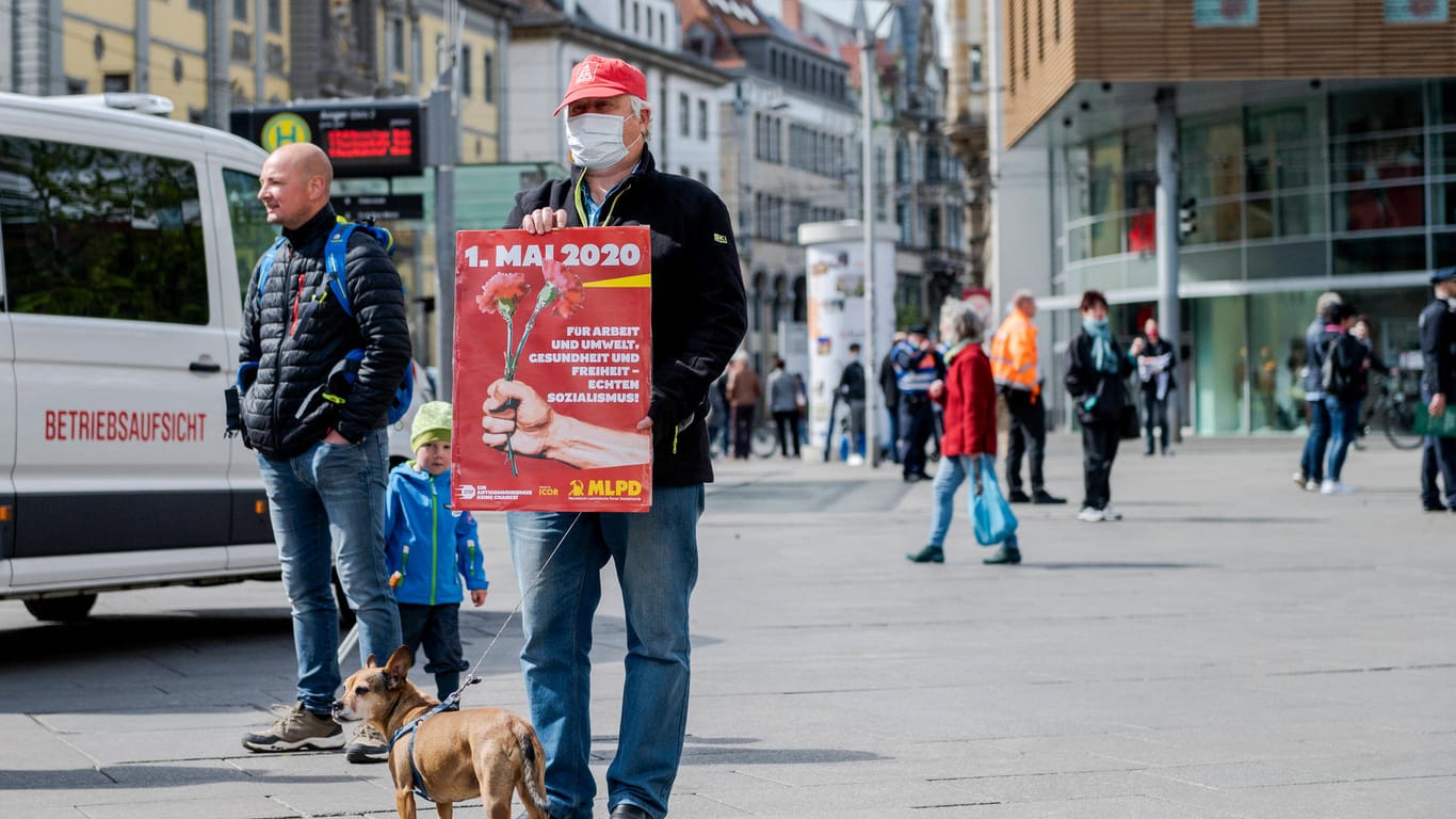 Teilnehmer einer Kundgebung auf dem Anger am 1. Mai 2020: Auch am zweiten Tag der Arbeit unter Corona-Bedingungen wird es wieder Versammlungen in Erfurt geben.