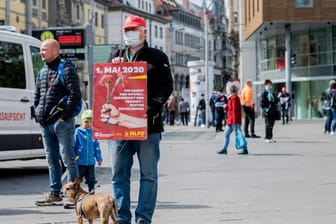 Teilnehmer einer Kundgebung auf dem Anger am 1. Mai 2020: Auch am zweiten Tag der Arbeit unter Corona-Bedingungen wird es wieder Versammlungen in Erfurt geben.