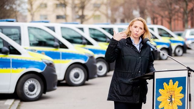 Barbara Slowik, Polizeipräsidentin in Berlin, spricht: Sie gab zu, dass die Durchsetzung der Ausgangssperre in Berlin schwierig werden dürfte.