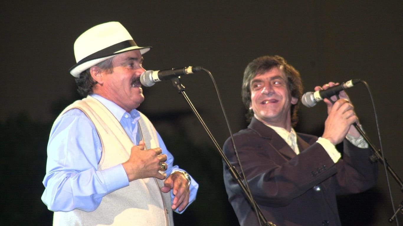 Der spanische Komiker Juan Joya Borja (l) alias "El Risitas" (der Kichernde), in Deutschland auch als «Papa Verdad» bekannt: Borja ist im Alter von 65 Jahren in einem Krankenhaus seiner Heimatstadt Sevilla gestorben.