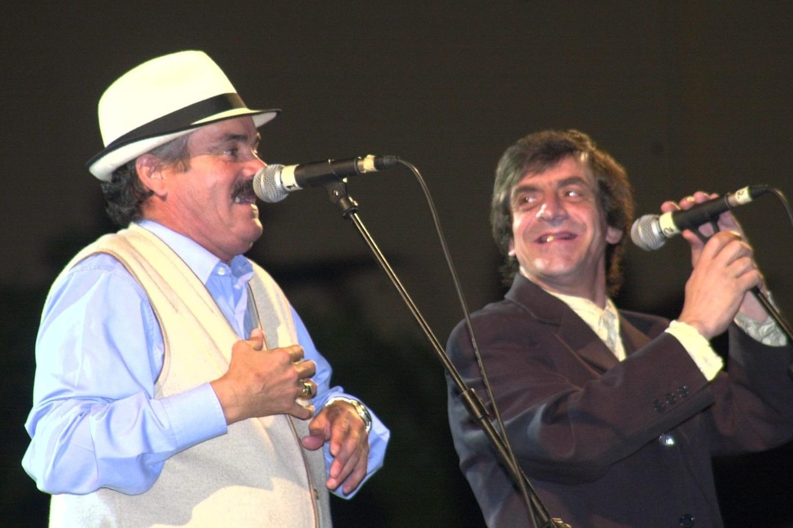 Der spanische Komiker Juan Joya Borja (l) alias "El Risitas" (der Kichernde), in Deutschland auch als «Papa Verdad» bekannt: Borja ist im Alter von 65 Jahren in einem Krankenhaus seiner Heimatstadt Sevilla gestorben.