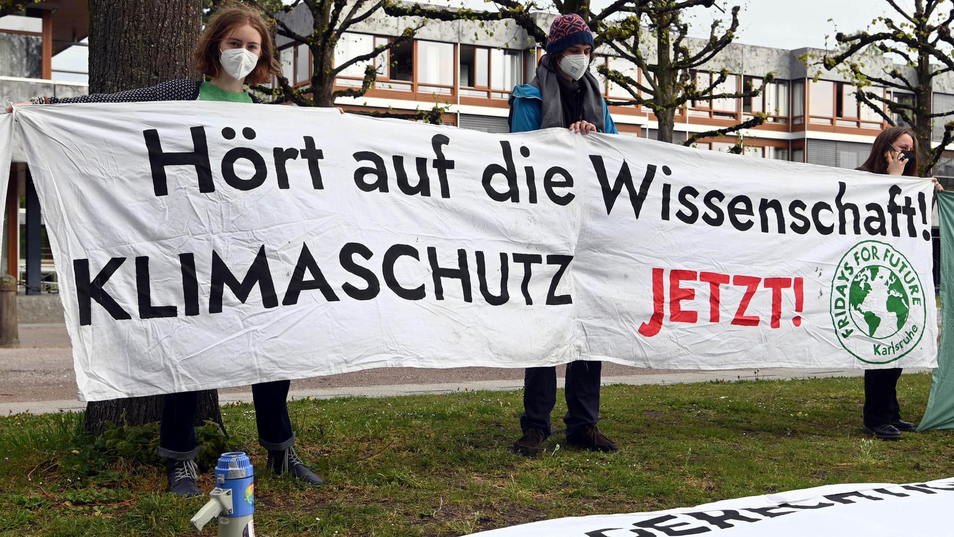 Demonstranten von Fridays for Future: Das Bundesverfassungsgericht hat die Bundesregierung zu mehr Klimaschutz verdonnert.