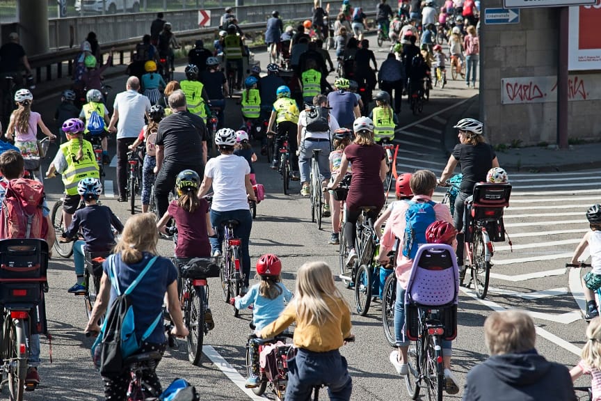 Die "Kidical Mass" auf der Kölner Severinsbrücke.