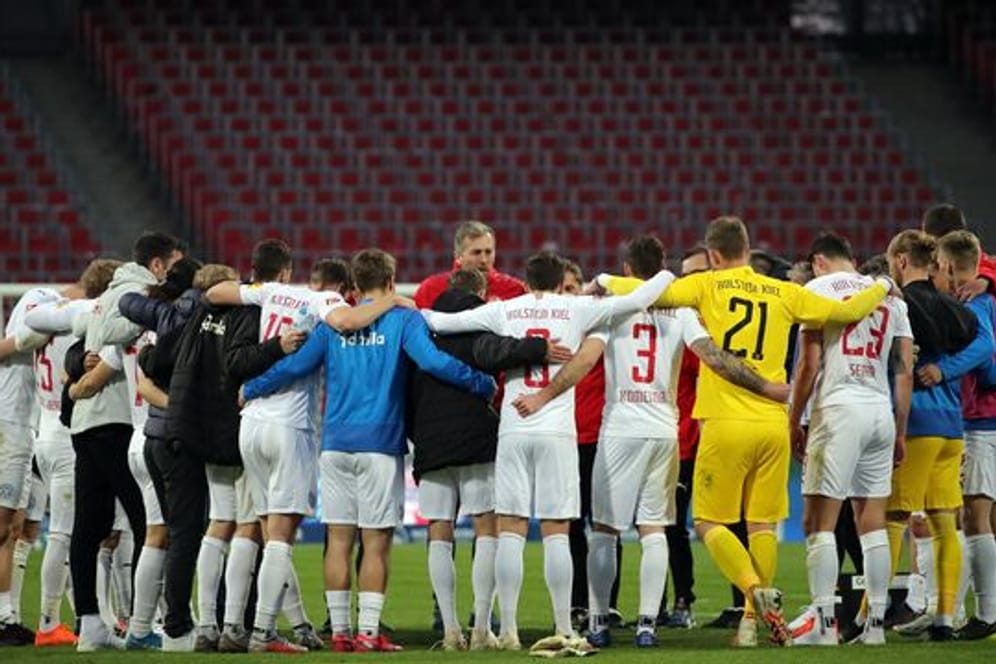 Außenseiter Holstein Kiel will trotz Dauerbelastung in das DFB-Pokalfinale.
