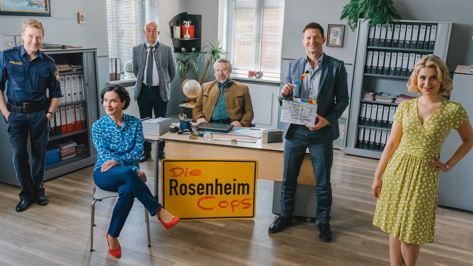 "Die Rosenheim-Cops"-Drehstart: Von links: Polizeihauptmeister Michi Mohr (Max Müller), Miriam Stockl (Marisa Burger), Polizeichef Gert Achtziger (Alexander Duda), Kommissar Anton Stadler (Dieter Fischer), Kommissar Sven Hansen (Igor Jeftić), Christin Lange (Sarah Thonig)