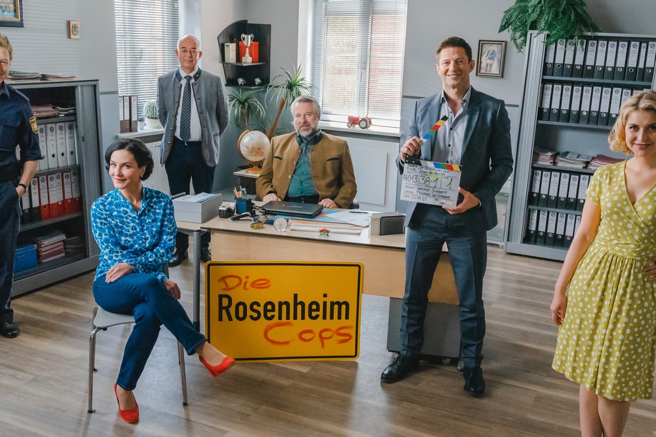 "Die Rosenheim-Cops"-Drehstart: Von links: Polizeihauptmeister Michi Mohr (Max Müller), Miriam Stockl (Marisa Burger), Polizeichef Gert Achtziger (Alexander Duda), Kommissar Anton Stadler (Dieter Fischer), Kommissar Sven Hansen (Igor Jeftić), Christin Lange (Sarah Thonig)