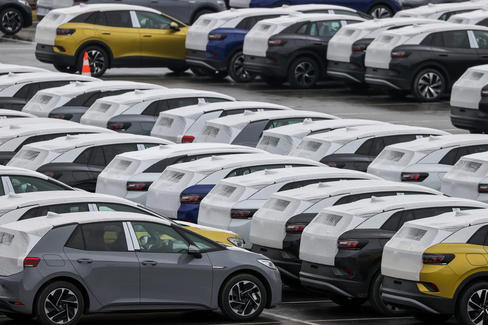 VW-Elektroautos (Symbolbild): Die US-Börsenaufsicht SEC prüft Volkswagens Aprilscherz.