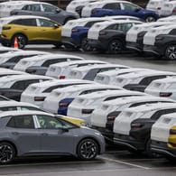VW-Elektroautos (Symbolbild): Die US-Börsenaufsicht SEC prüft Volkswagens Aprilscherz.