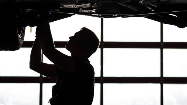 Reparatur eines Unfallschadens: Die tatsächlichen Kosten dürfen laut Gerichtsentscheid niedriger ausfallen als die fiktive Abrechnung. Reparatur eines Unfallschadens: Die tatsächlichen Kosten dürfen laut Gerichtsentscheid niedriger ausfallen als die fiktive Abrechnung.