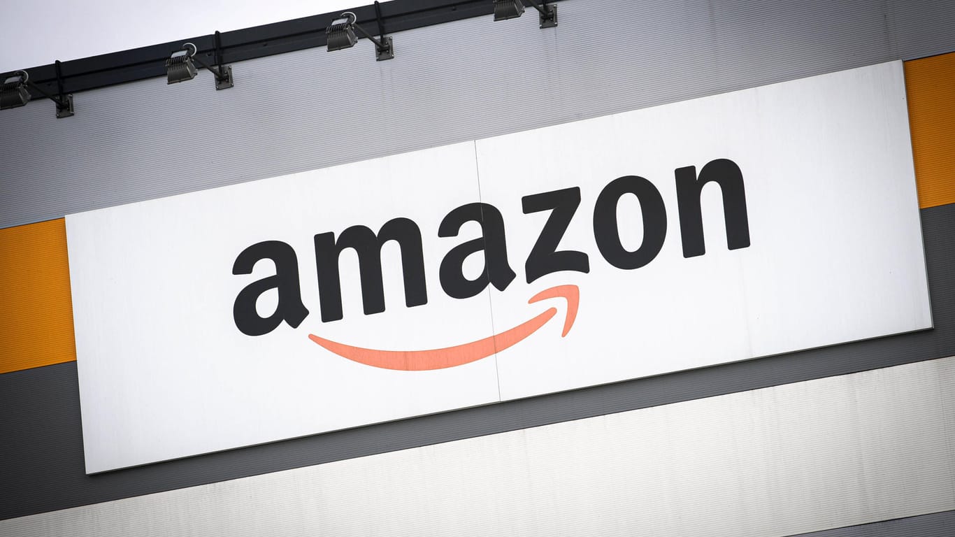 Das Amazon-Logo (Symbolbild): Der Konzern ist dank seiner beliebten Dienste im heftigen Umsatzplus.