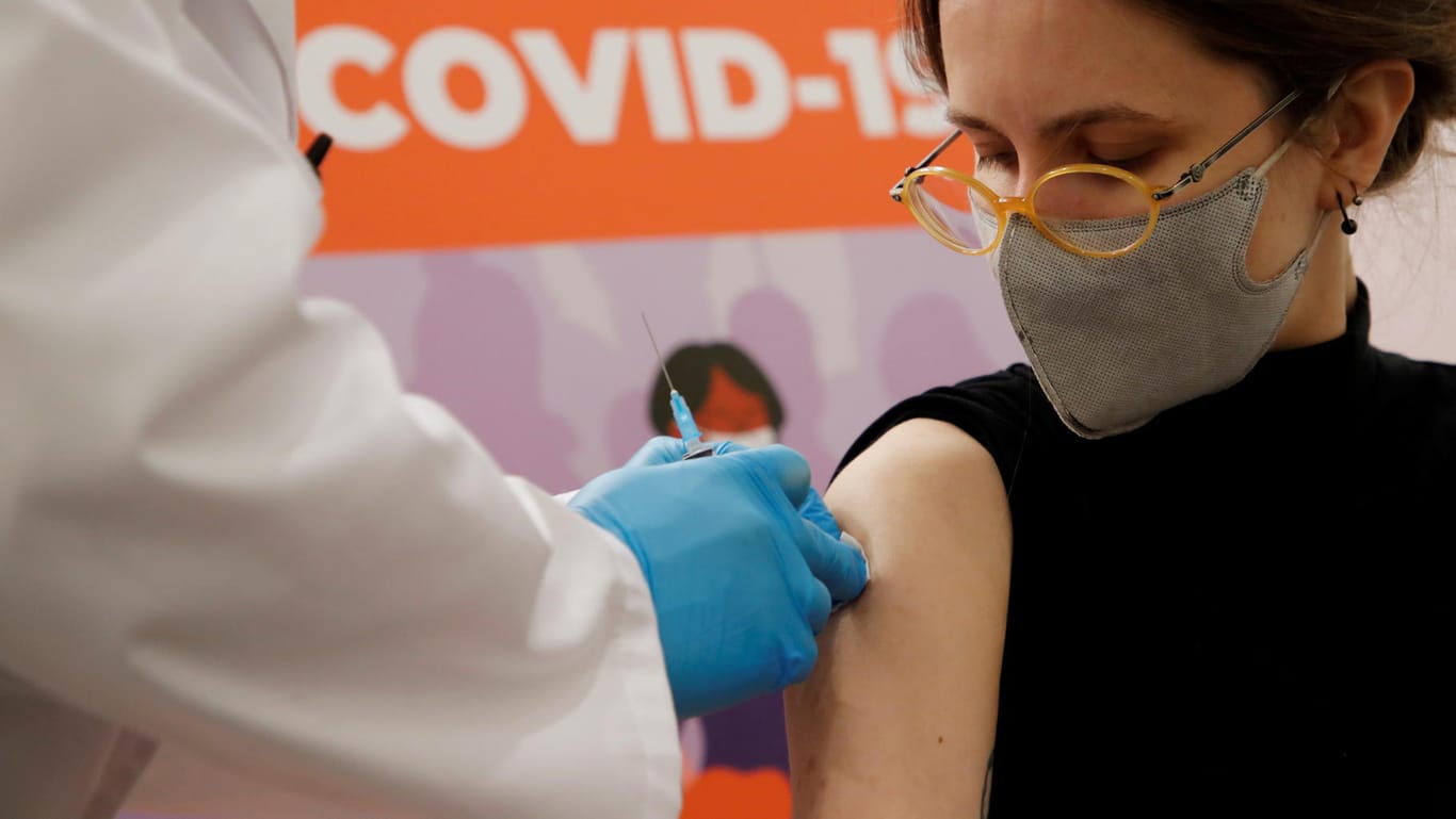 Corona-Impfung in Sankt Petersburg: Anfang Dezember 2020 startete die Massenimpfung der russischen Bevölkerung.
